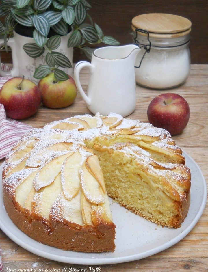 Torta di mele senza burro sofficissima e alta, si prepara in una sola ciotola e rimane morbida per giorni. Ricetta facile
