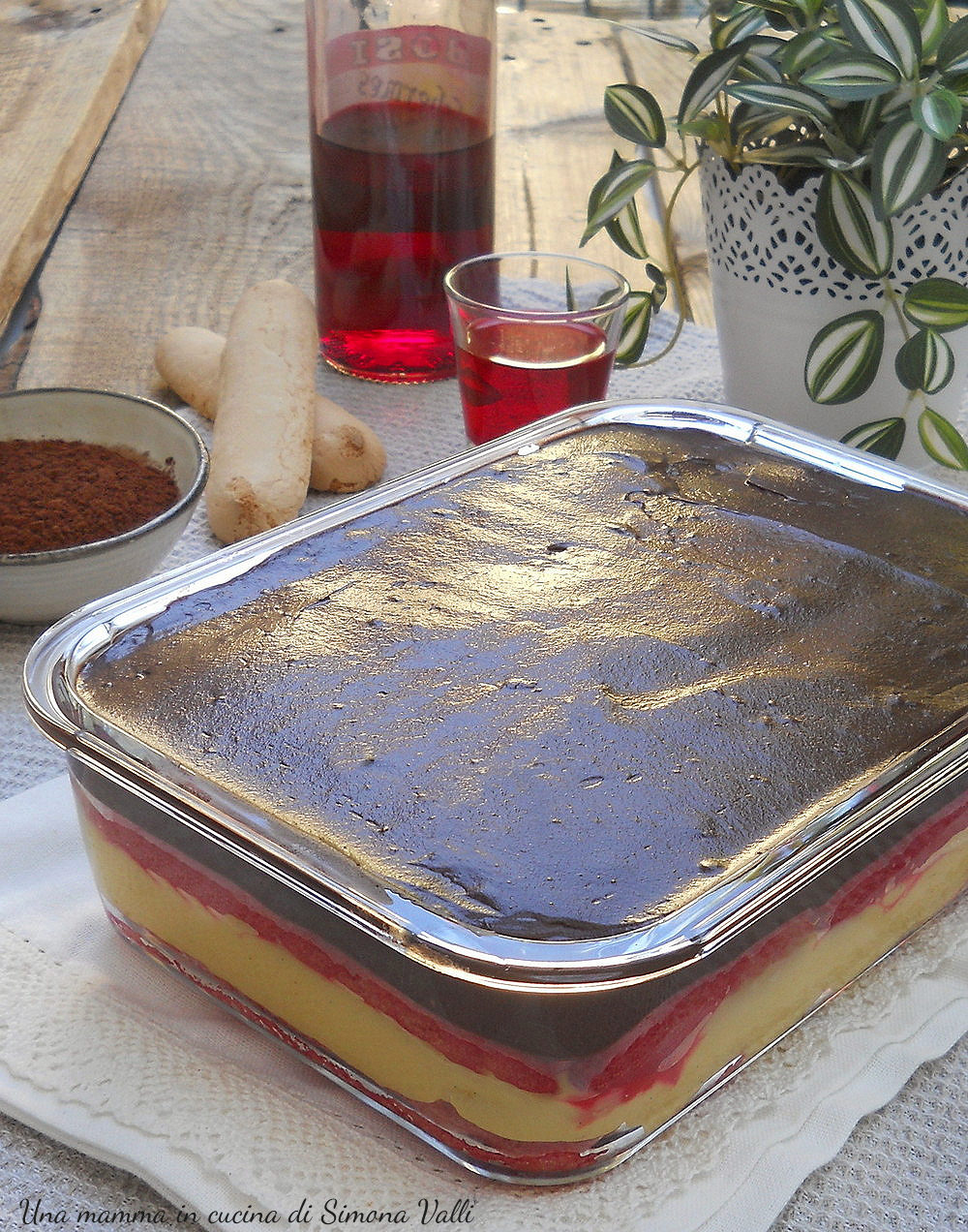 Zuppa Inglese di Iginio Massari, la ricetta facile da fare in teglia per avere un dolce da pasticceria. Ricetta perfetta.