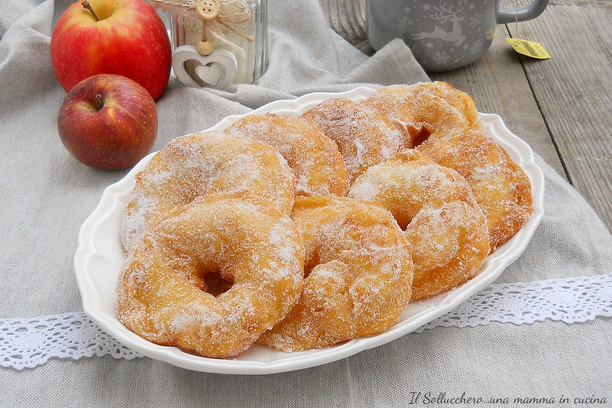 Frittelle di mele facili e sofficissime: il segreto della mia pastella speciale che non assorbe olio per averle asciutte, gonfie e dorate.