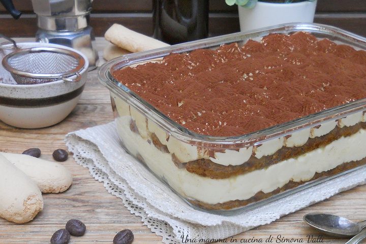 Tiramisù di Iginio Massari, un dolce straordinario dalla consistenza perfetta. Ricetta con consigli per una corretta esecuzione.