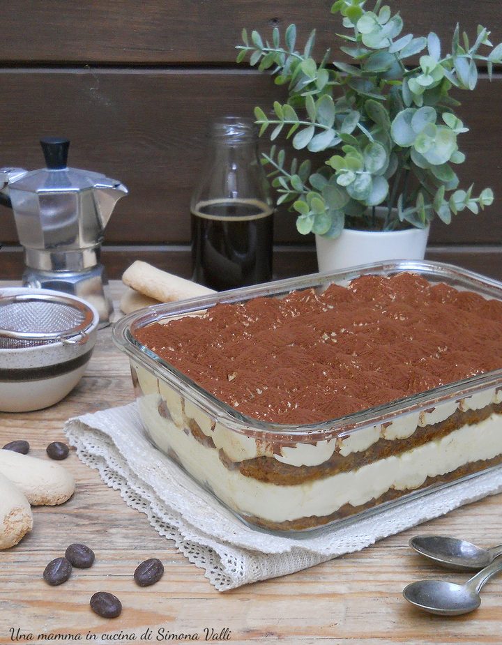 Tiramisù di Iginio Massari, un dolce straordinario dalla consistenza perfetta. Ricetta con consigli per una corretta esecuzione.