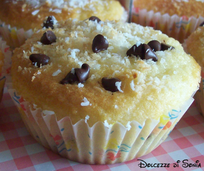 Muffin al cocco e gocce di cioccolato - Blog Dolcezze di Sonia