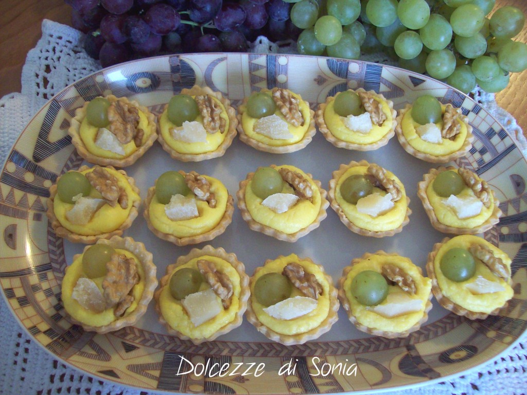 Tartellette brisèe con crema di parmigiano uva e noci - Blog Dolcezze di Sonia