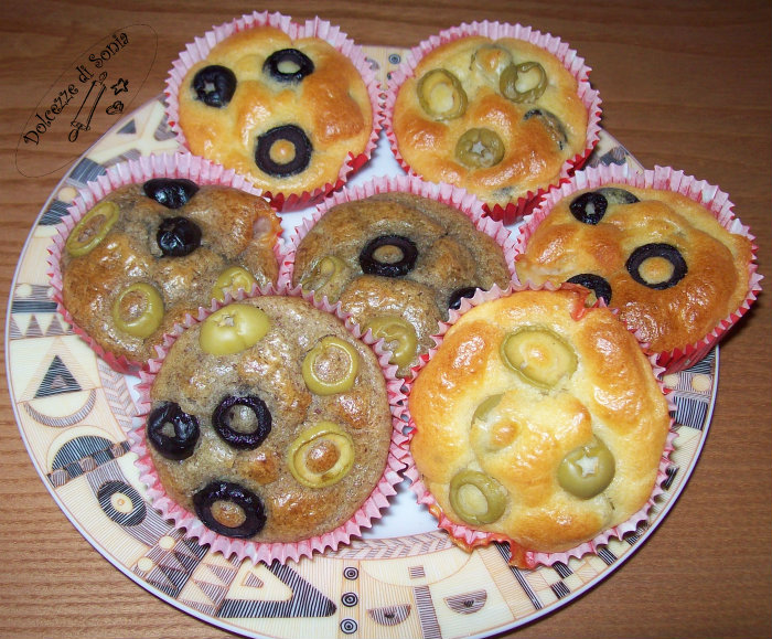 Muffin salati alle olive e formaggio
