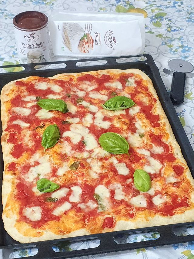 Pizza in teglia - Ricette Casa Pappagallo
