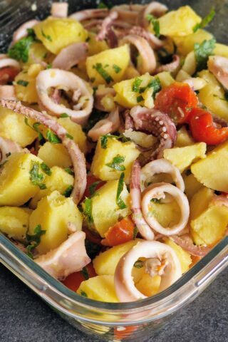 Insalata di calamari patate e pomodori