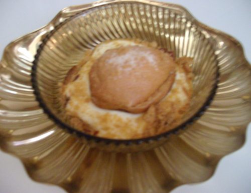 Dessert con meringhe dorate