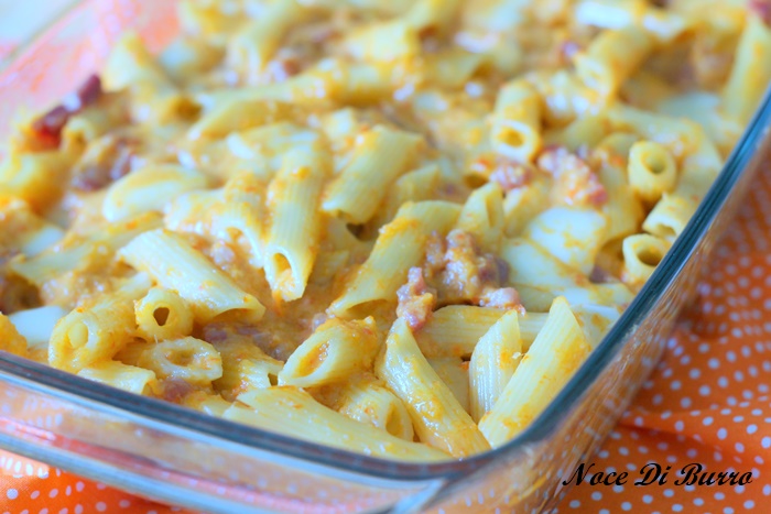 Pasta con salsiccia e crema di peperoni