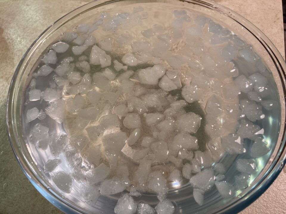 preparo acqua e ghiaccio