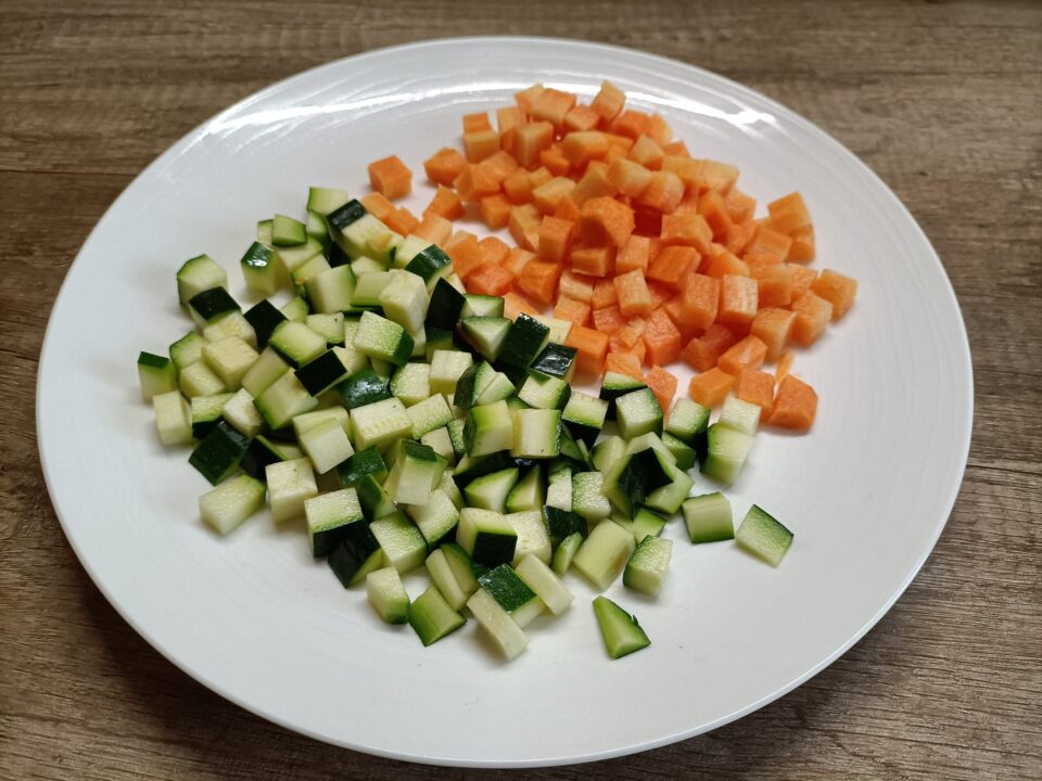 zucchine e carote a dadini