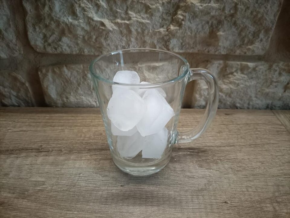 ghiaccio nel bicchiere