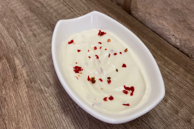 Salsa allo Yogurt greco piccante: ricetta facile da fare a casa