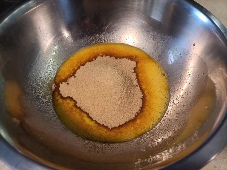 uova e zucchero di canna