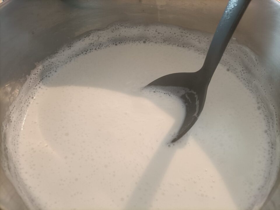 cucchiaio nel latte