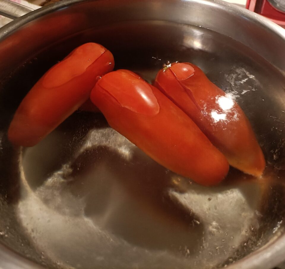 pomodori in acqua bollente