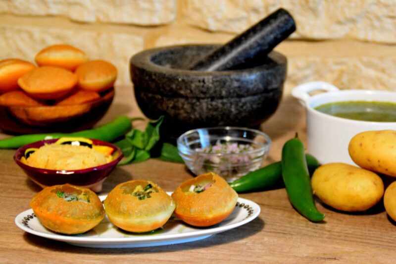 Panipuri ricetta: pane fritto ripieno indiano fatto in casa (Puchka, Gol gappa, Fuchka)