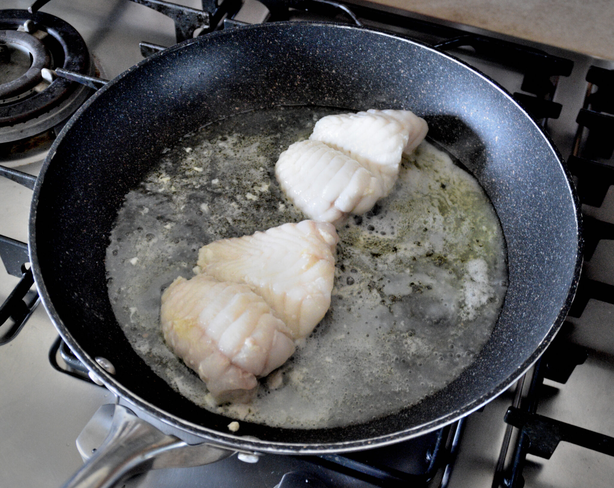 ricette con rana pescatrice in padella