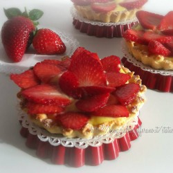 Piccole crostate di fragole ricetta classica con crema pasticcera ricette dolci con foto statusmamma
