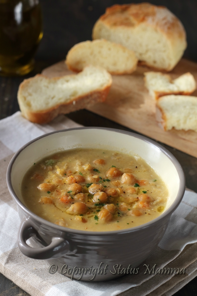 La zuppa di ceci è uno primo piatto unico vegetariano, vegano, economico, semplice e confortante ideale in inverno con l'arrivo dei primi freddi. 