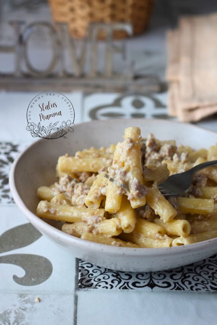 Pasta Salsiccia e Panna: Ricetta Facile con e senza Bimby