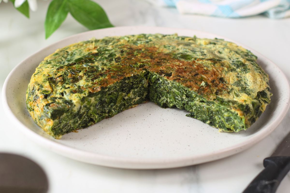 Frittata Alta agli Spinaci Cotta alla Perfezione in Padella Girevole