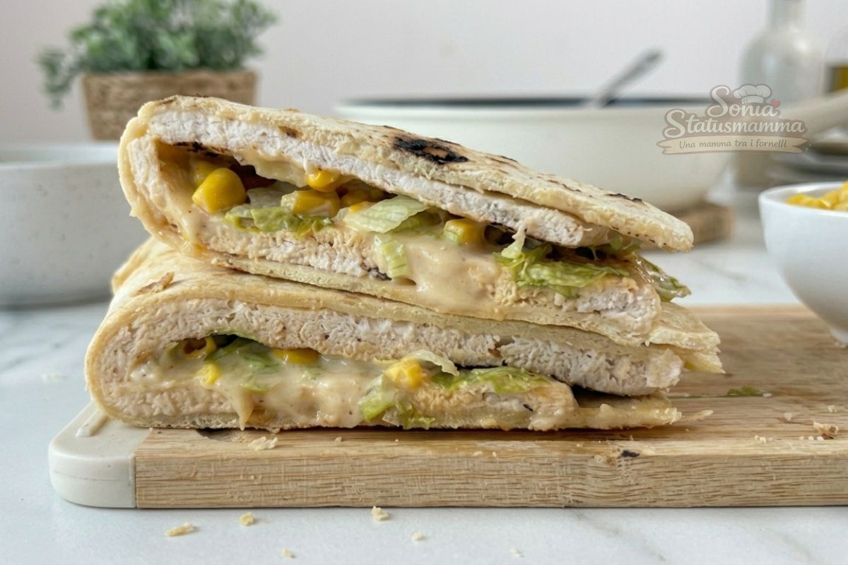 Smash Tacos con piadina e pollo la ricetta furba orizzontale foto