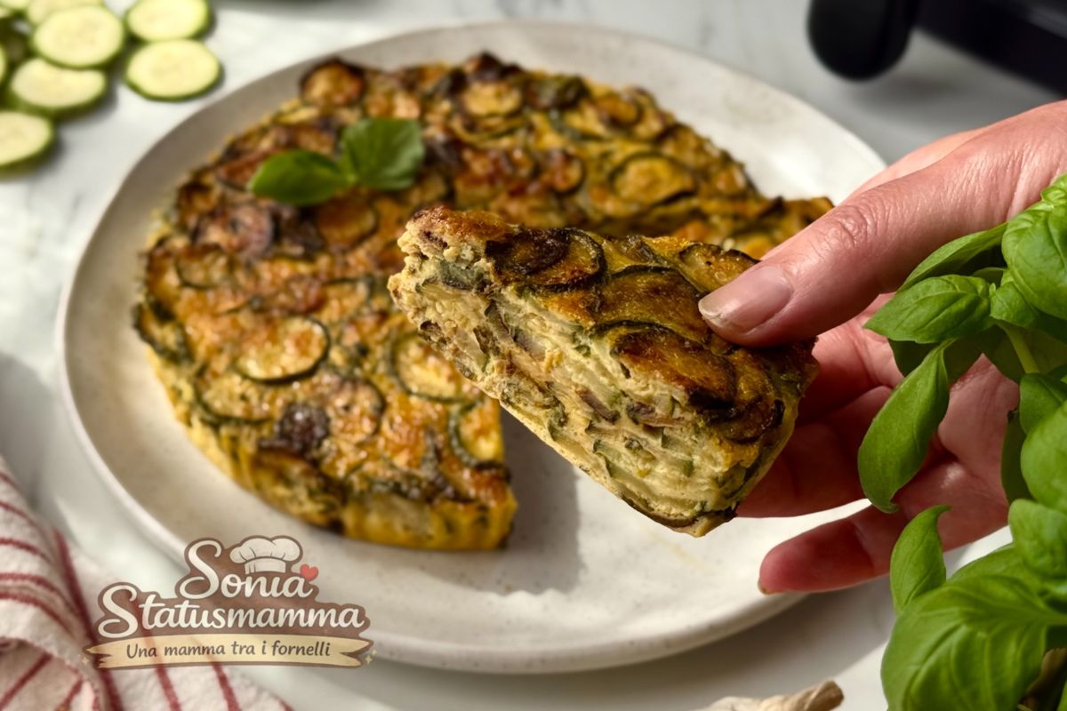 Non girarla più: la frittata di zucchine in friggitrice ad aria pronta in 25 minuti