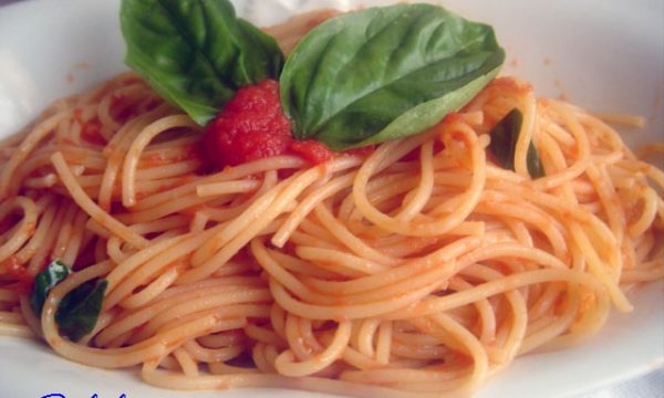 Spaghetti al pomodoro leggeri gustosi