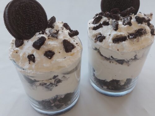 Cheesecake oreo in bicchiere