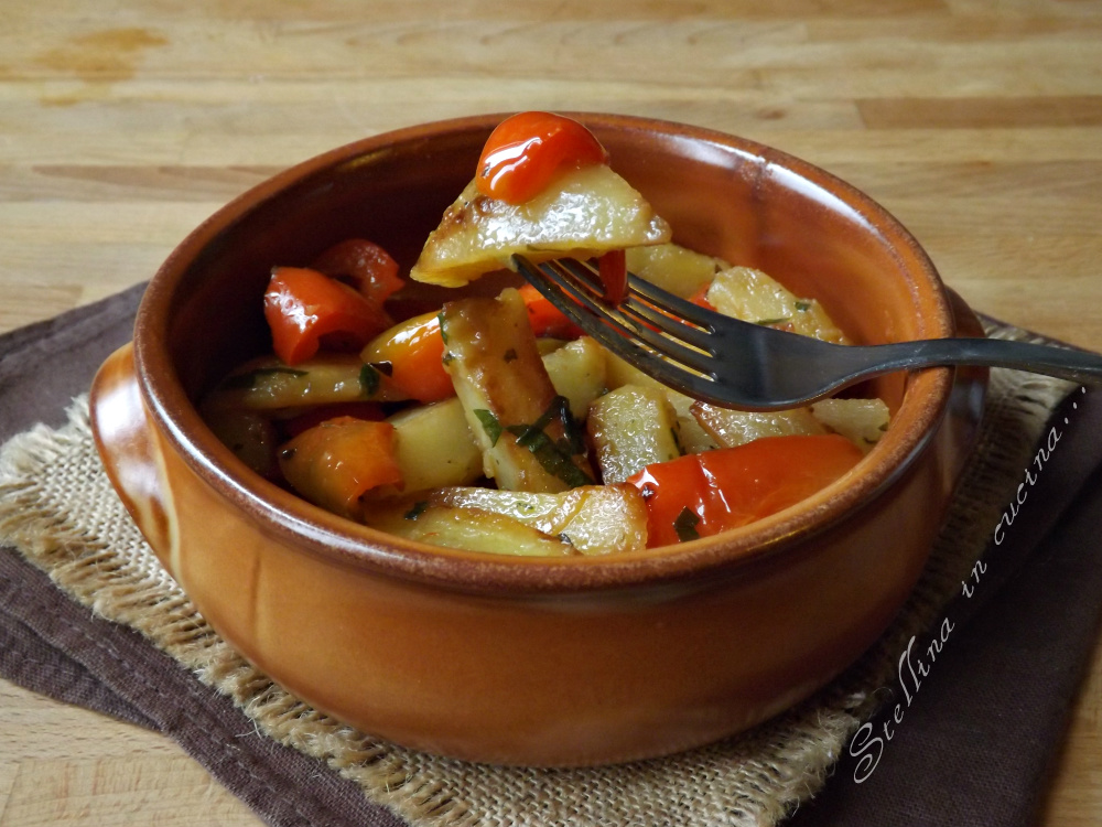 Patate e peperoni in padella