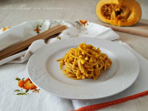 Spaghetti integrali con crema di zucca e tofu