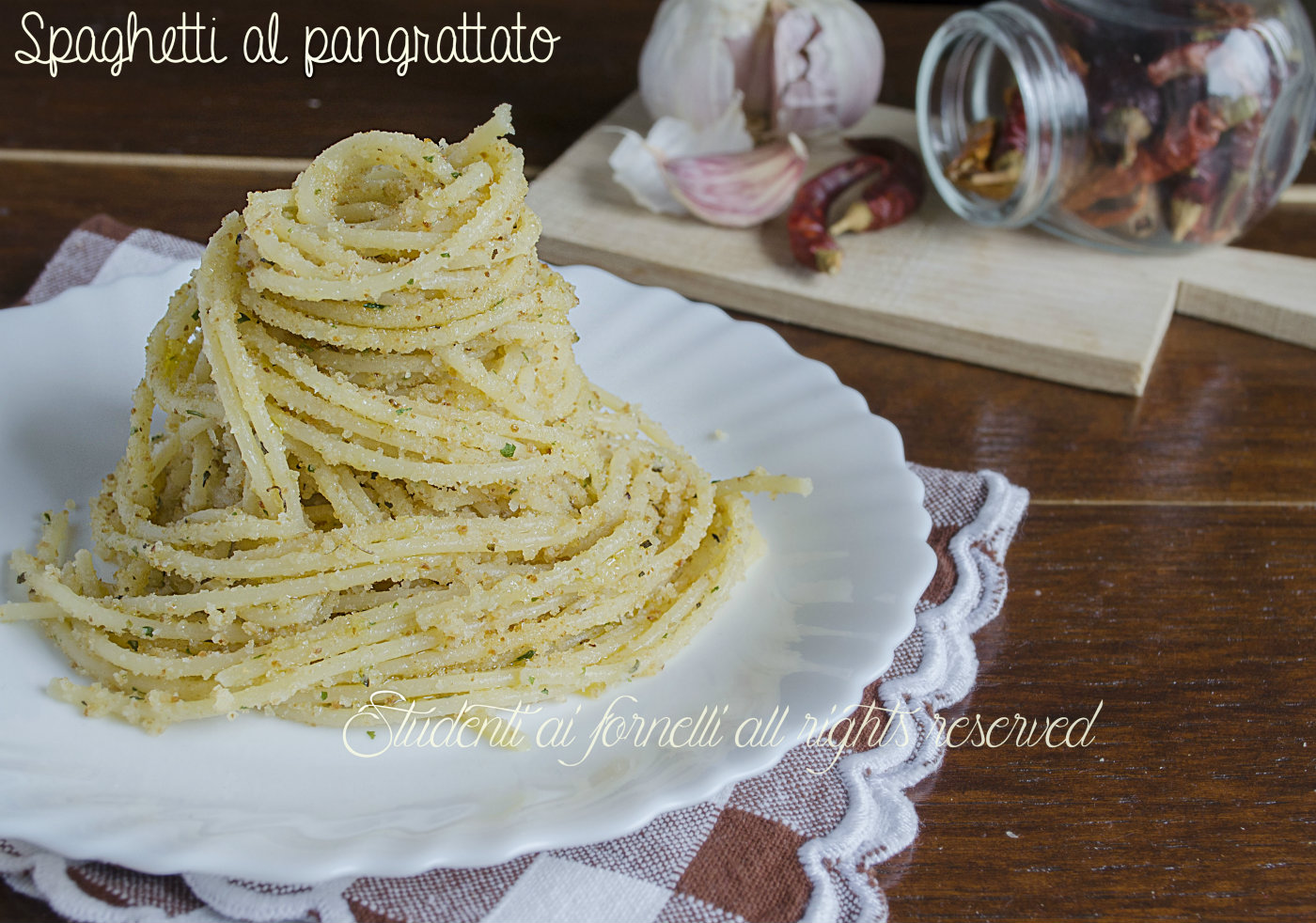 spaghetti al pangrattato aglio olio e peperoncino ricetta primo veloce e leggero light