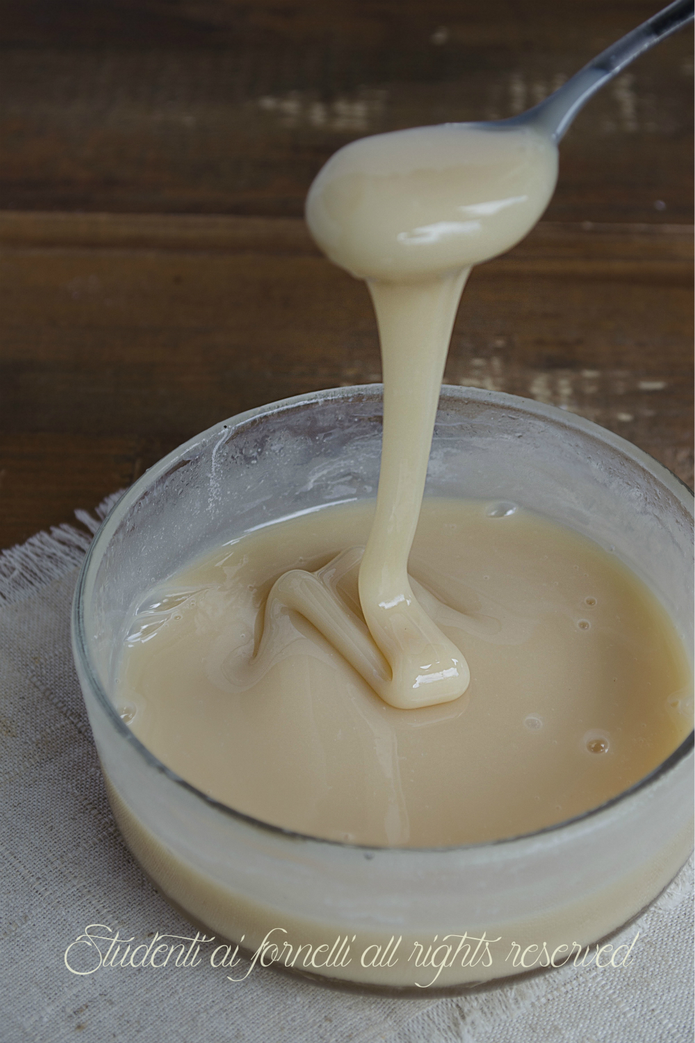 ricetta latte condensato veloce fatto in casa ricetta facile e golosa per semifreddi