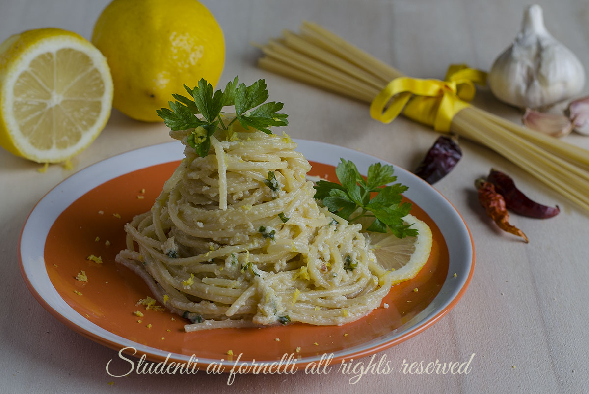 spaghetti al limone cremosi senza panna ricetta primo facile veloce vegetariano