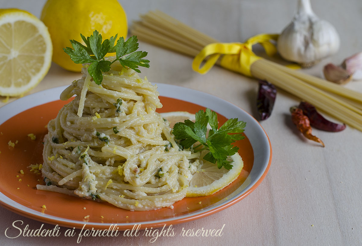 spaghetti al limone cremosi senza panna ricetta primo facile veloce vegetariano
