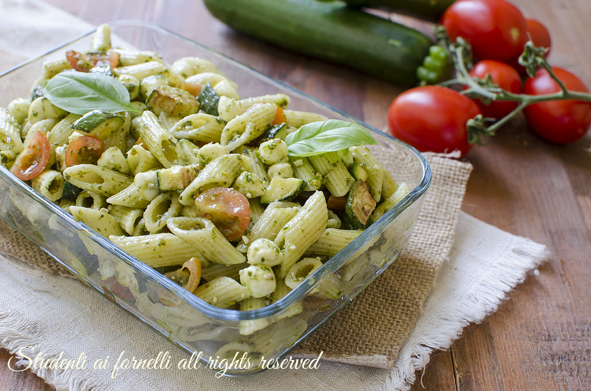 Pasta fredda zucchine pesto e mozzarella, ricetta