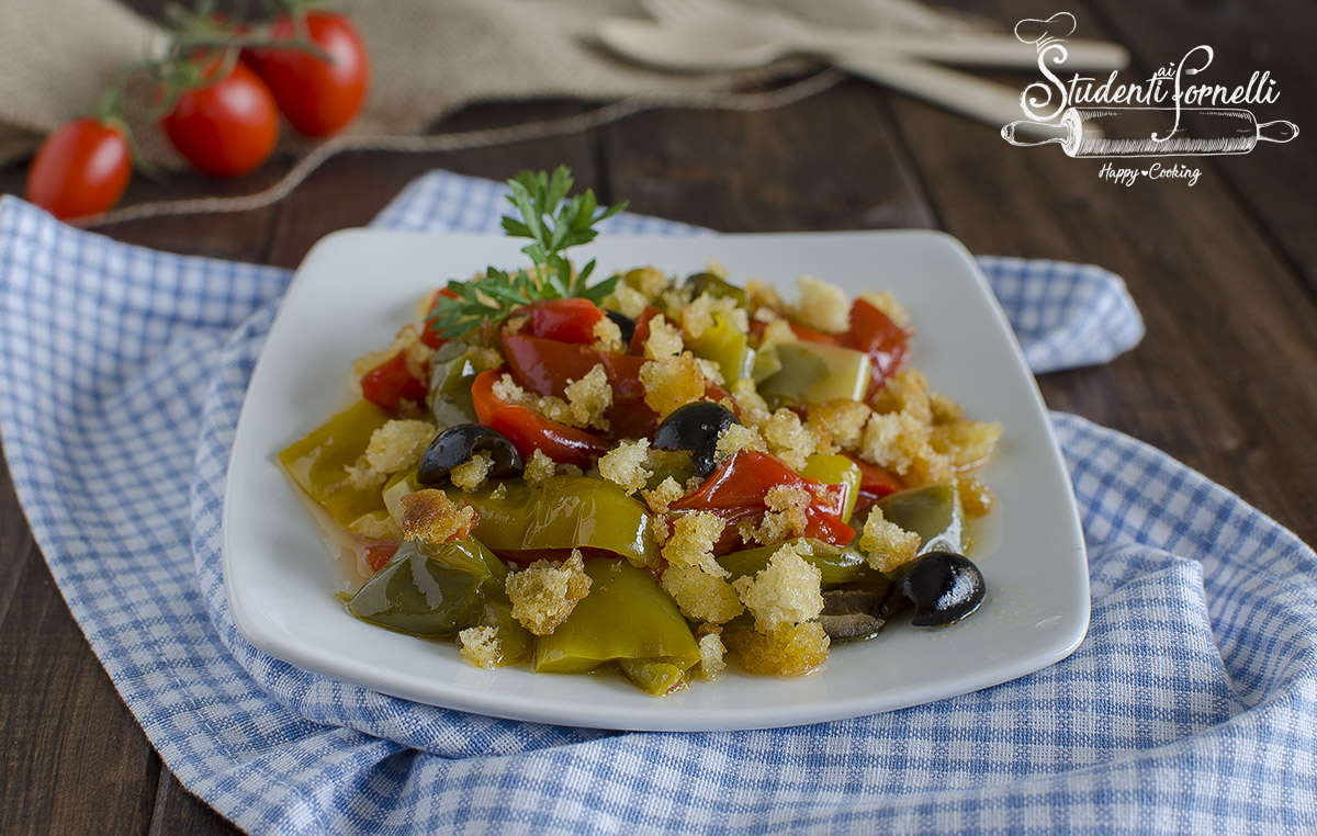 peperoni ammollicati peperoni con mollica croccante e olive senza frittura ricetta contorno veloce estate