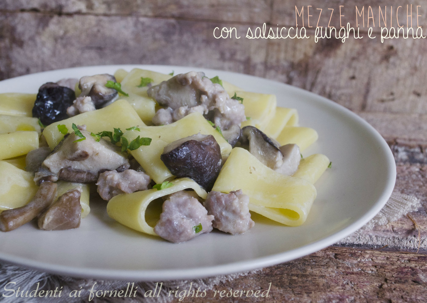 pasta salsiccia e funghi-e-panna-ricetta-primo-piatto-gustoso ricetta 2