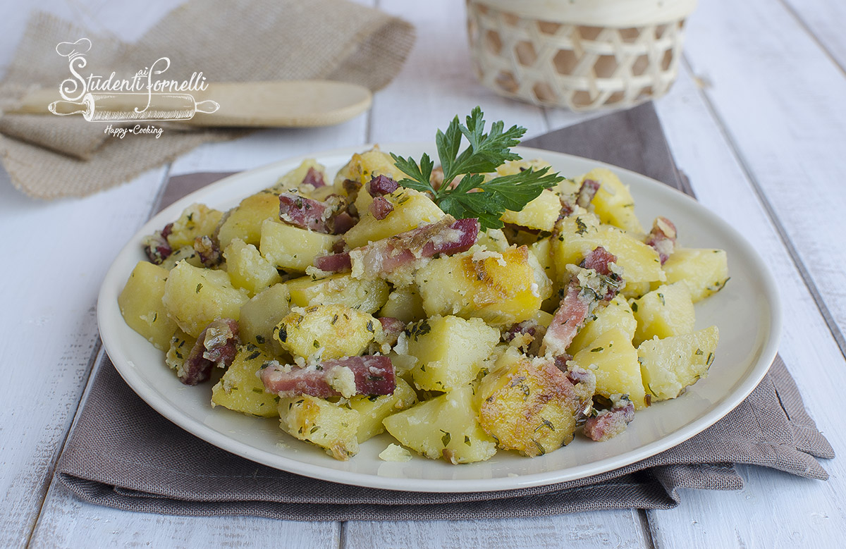 patate con speck infarinate croccanti in padella ricetta