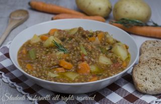 ricetta zuppa di lenticchie e patate carote sedano pomodoro-ricetta-vegana-vegetariana-zuppa-gustosa-invernale1