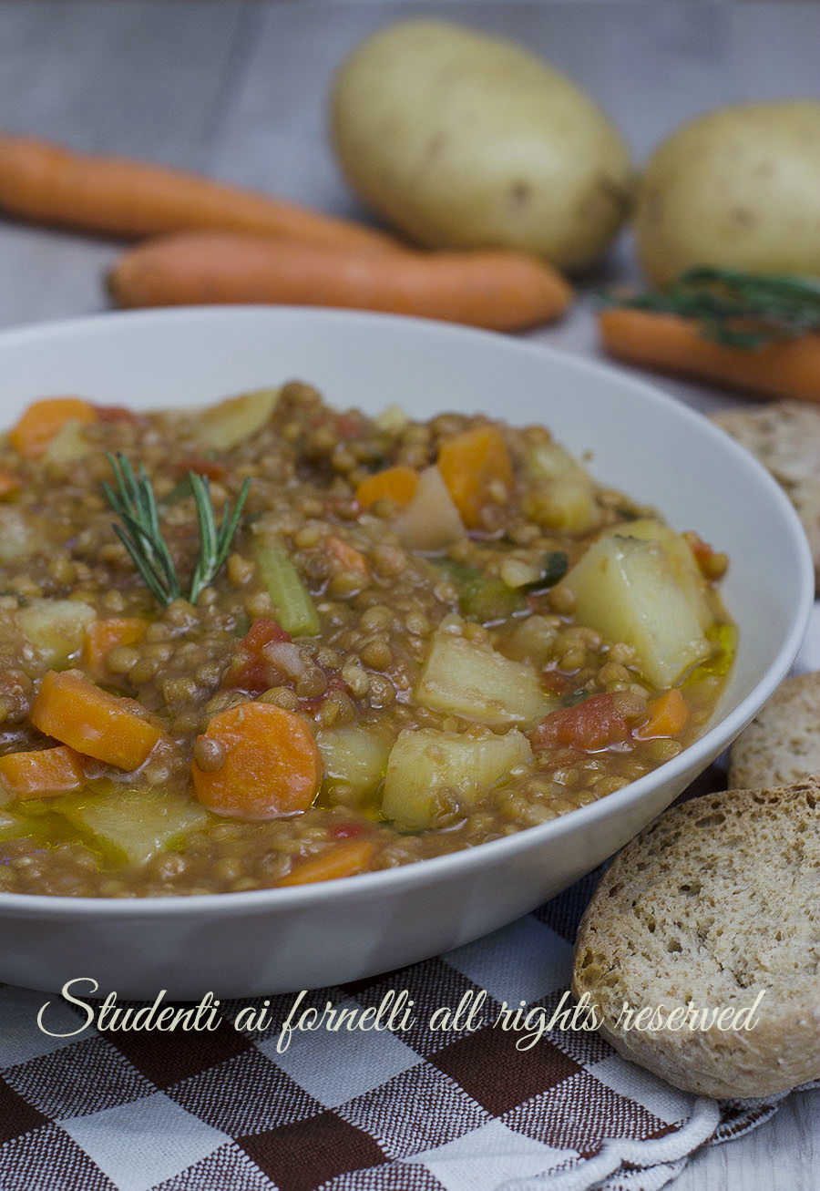 ricetta zuppa di lenticchie e patate carote sedano pomodoro-ricetta-vegana-vegetariana-zuppa-gustosa-invernale1