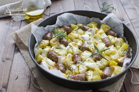 salsiccia con patate e provola al forno ricetta secondo veloce