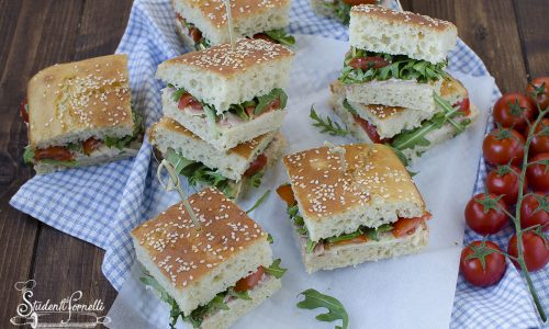 FOCACCIA TRAMEZZINO Sofficissima: da FARCIRE dopo la COTTURA FOCACCIA TRAMEZZINO Sofficissima: da FARCIRE dopo la COTTURA