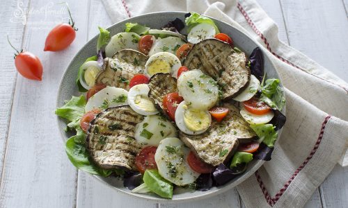 INSALATONA di MELANZANE GRIGLIATE con PATATE LESSE e UOVA SODE INSALATONA di MELANZANE GRIGLIATE con PATATE LESSE e UOVA SODE