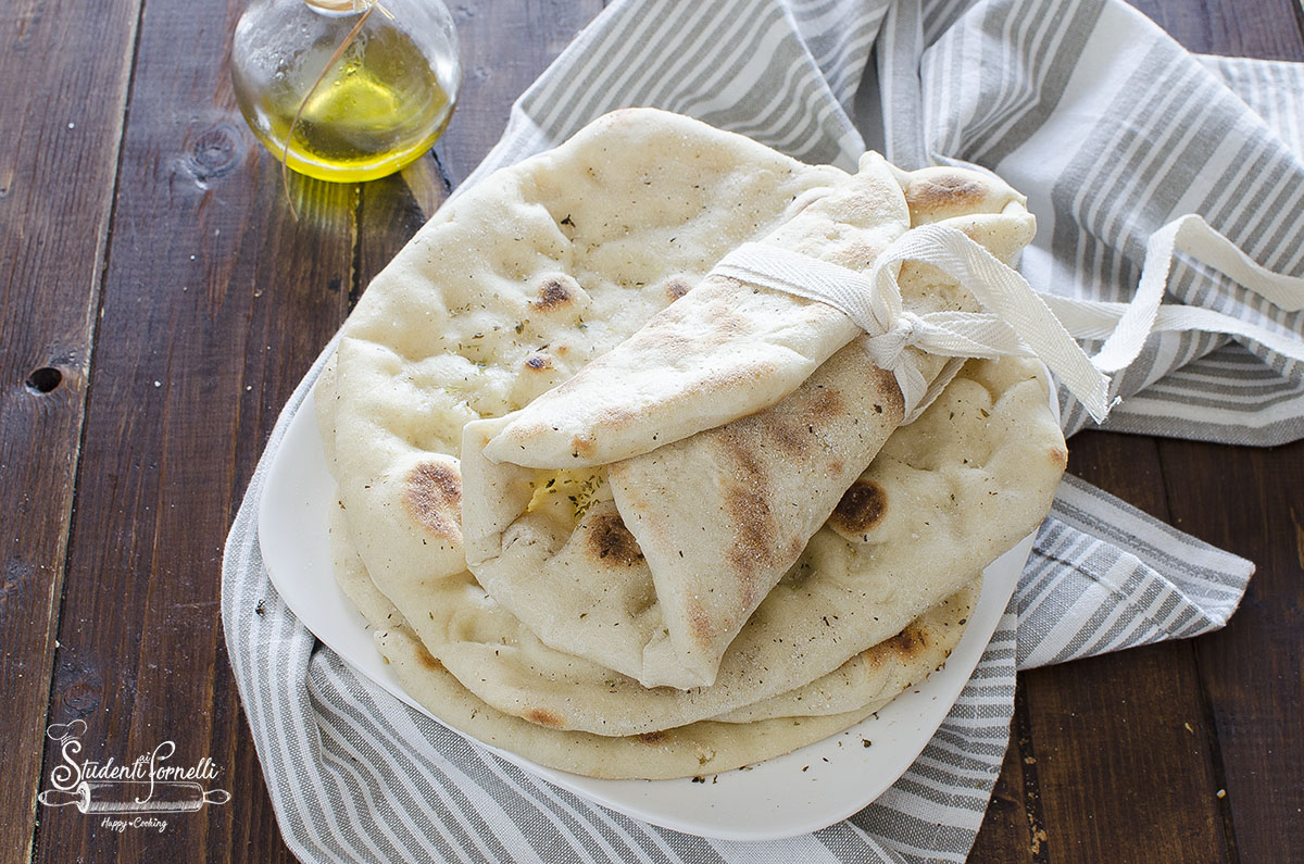 ricetta pane pita greco fatto in casa in padella o al forno ricetta