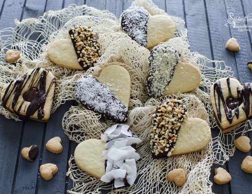 BISCOTTI CUORE Decorati con Cioccolato (di Pasta Frolla)