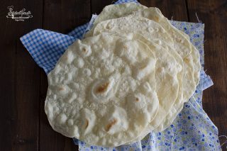 ricetta pane senza lievito cotto in padella ricetta pane azzimo tipo piadine