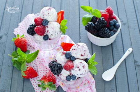 gelato ai frutti di bosco fatto in casa senza gelatiera