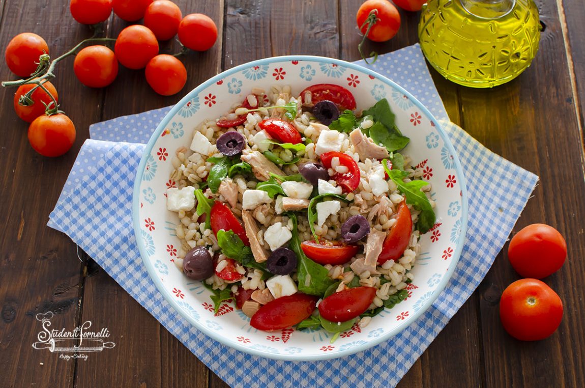 insalata di orzo e tonno con feta e pomodorini ricetta estiva