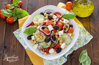 ricetta insalata di ceci alla greca feta pomodori cetrioli